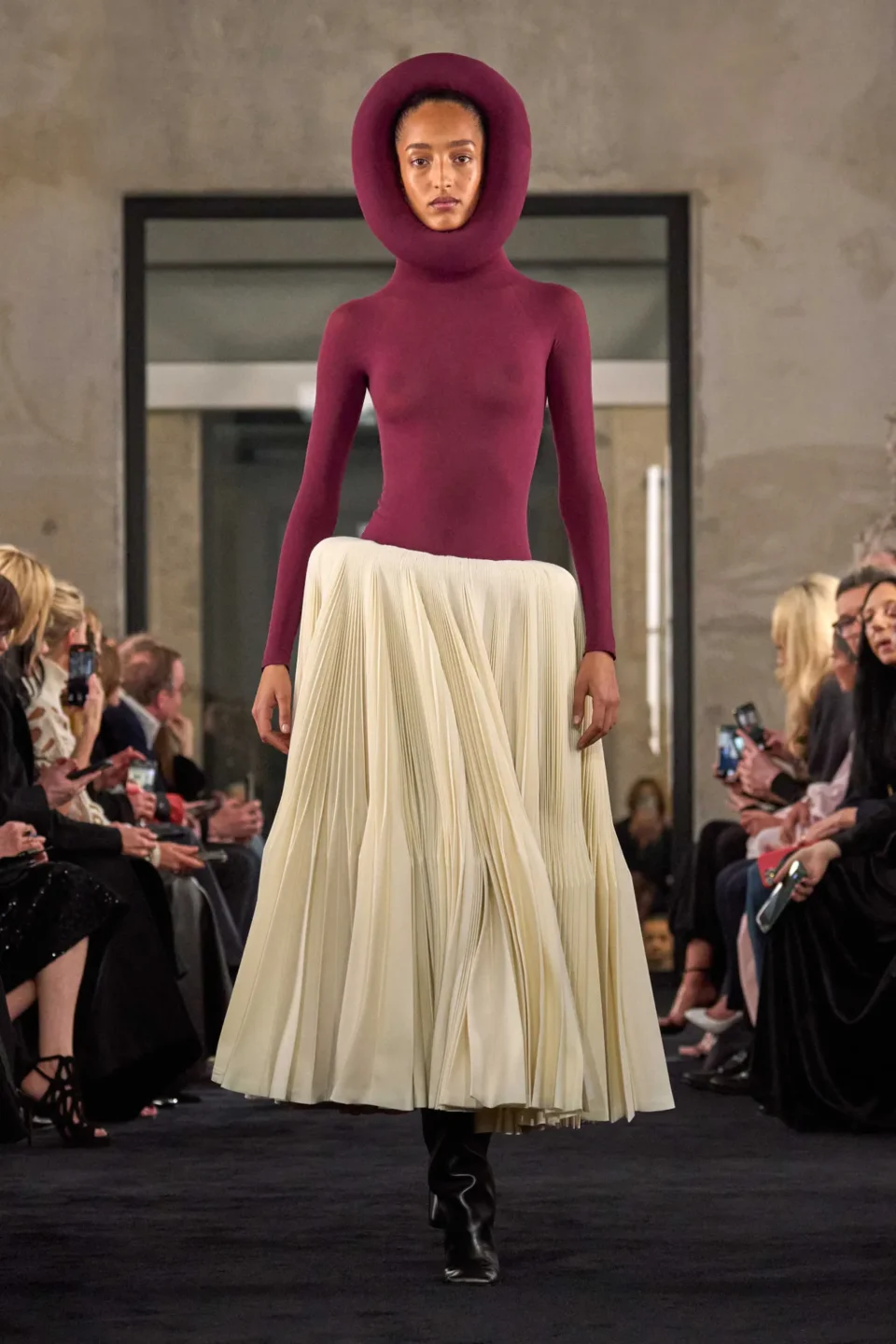 00003-alaia-fall-2025-ready-to-wear-credit-brand