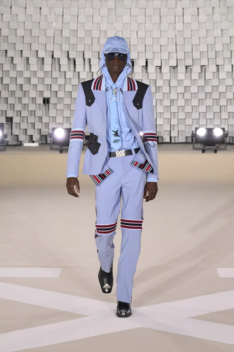 00003-off-white-fall-2025-ready-to-wear-credit-gorunway