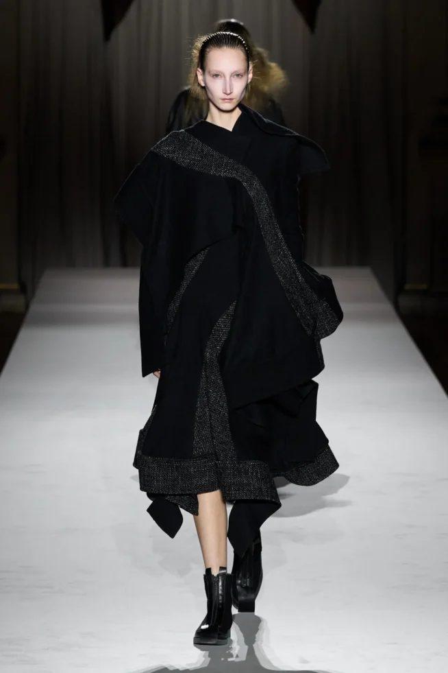 00003-yohji-yamamoto-fall-2025-ready-to-wear-credit-gorunway