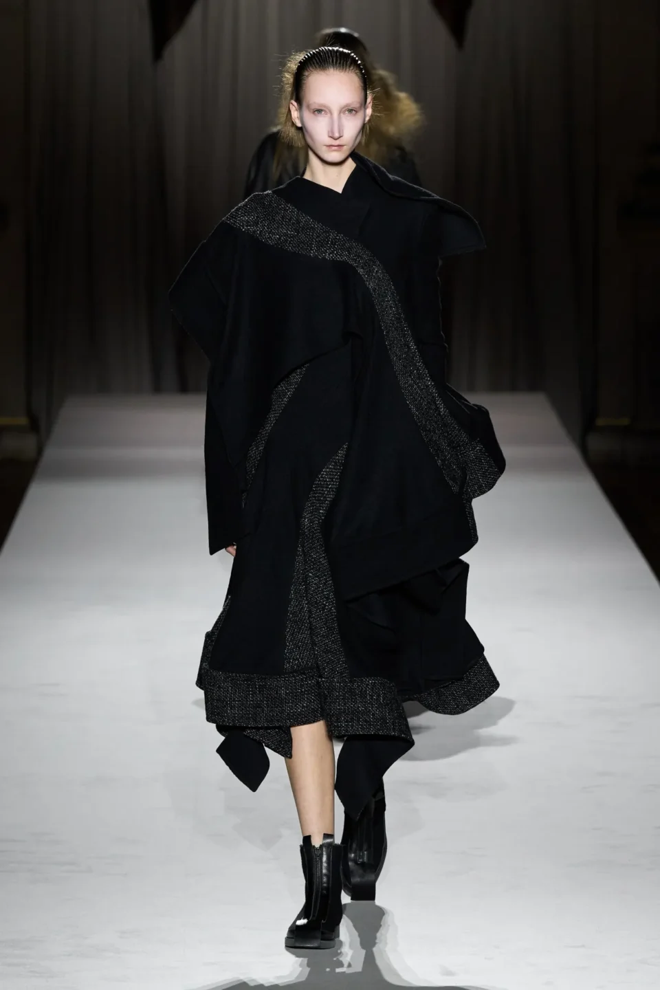 00003-yohji-yamamoto-fall-2025-ready-to-wear-credit-gorunway