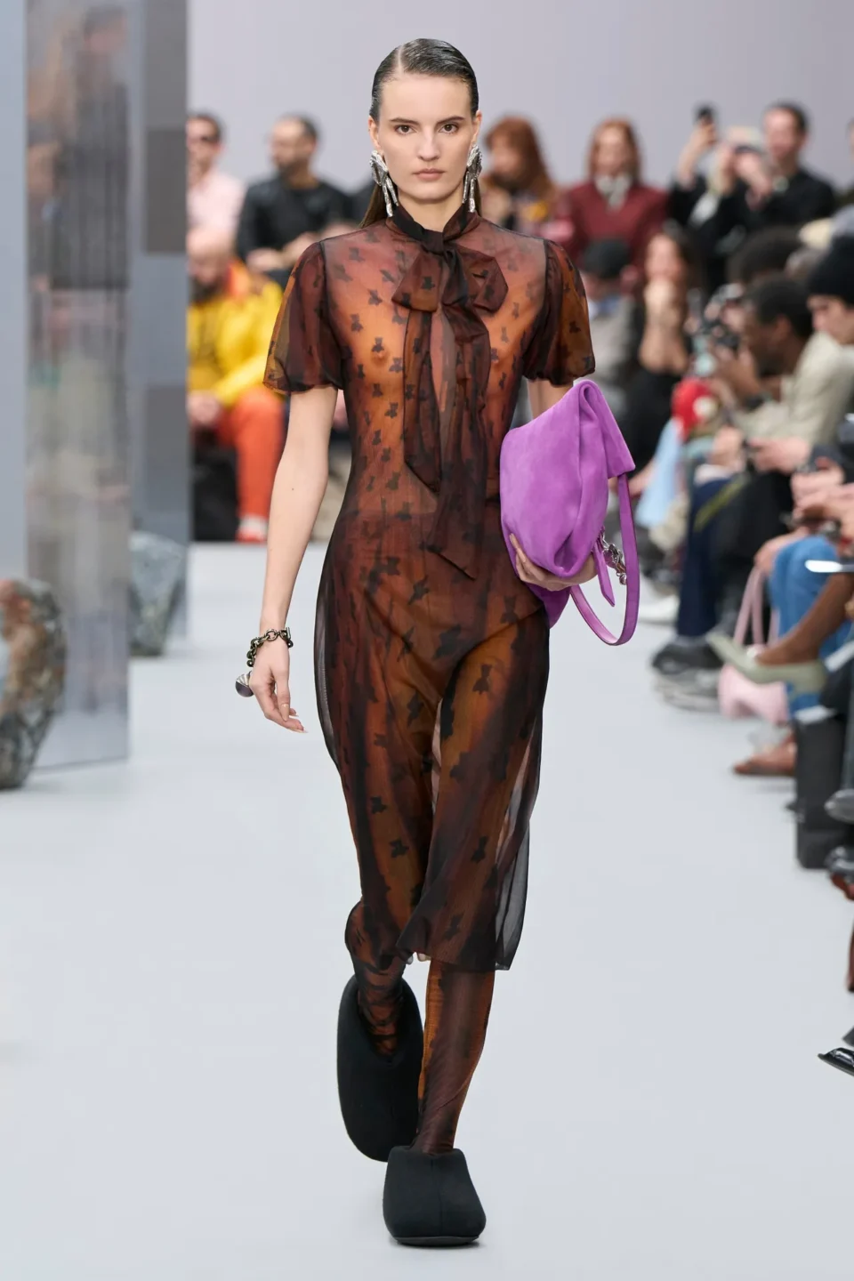 00004-acne-studios-fall-2025-ready-to-wear-credit-gorunway