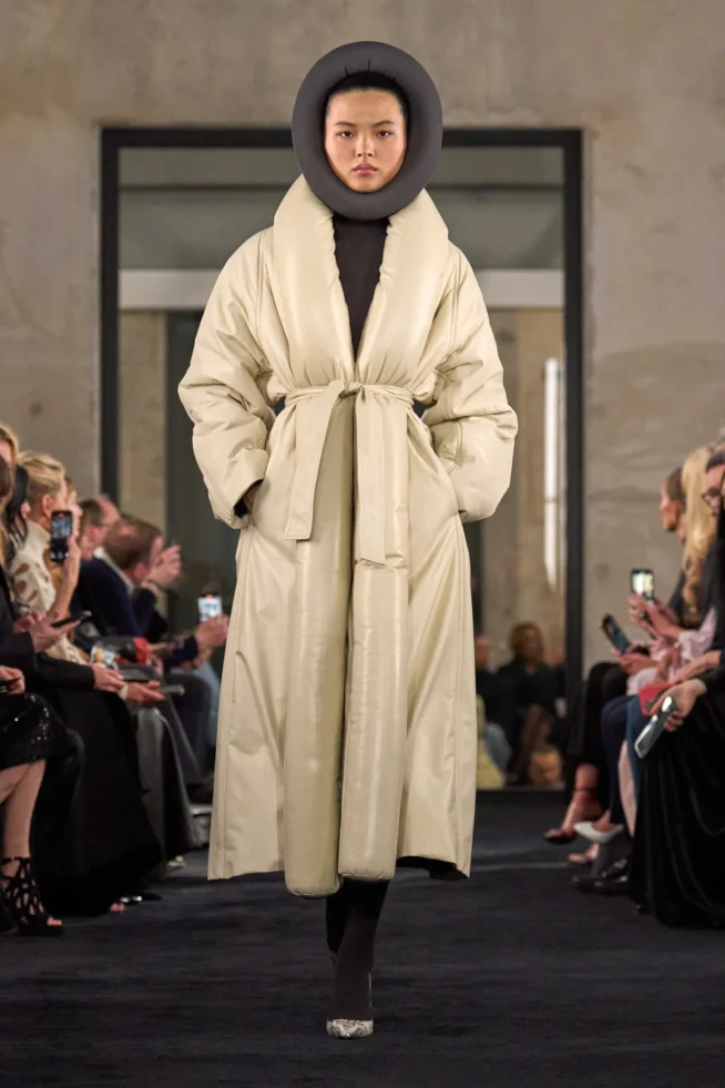 00004-alaia-fall-2025-ready-to-wear-credit-brand