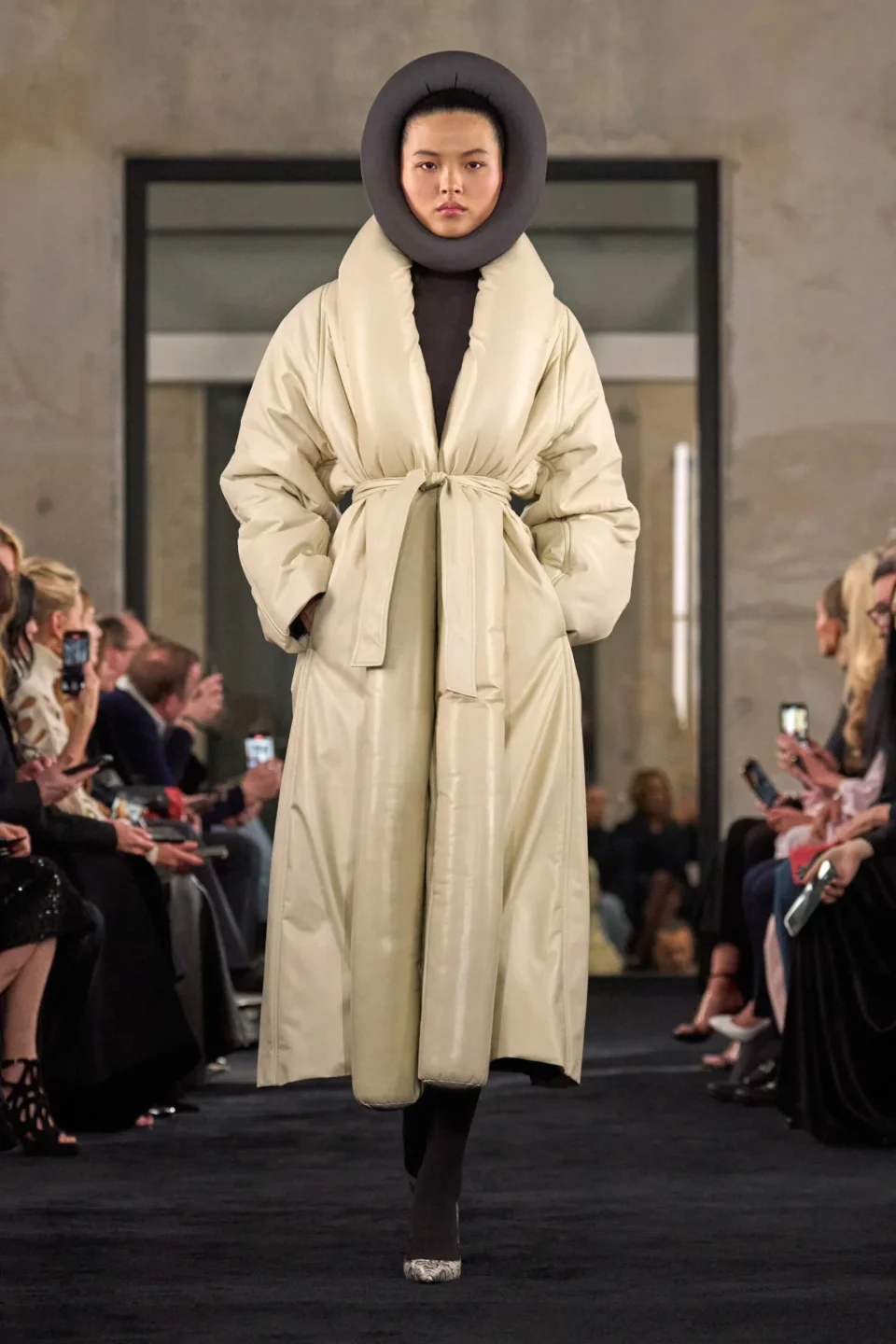 00004-alaia-fall-2025-ready-to-wear-credit-brand