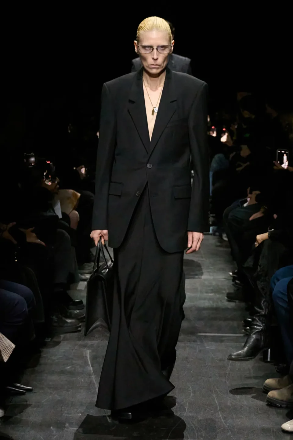 00004-balenciaga-fall-2025-ready-to-wear-credit-gorunway