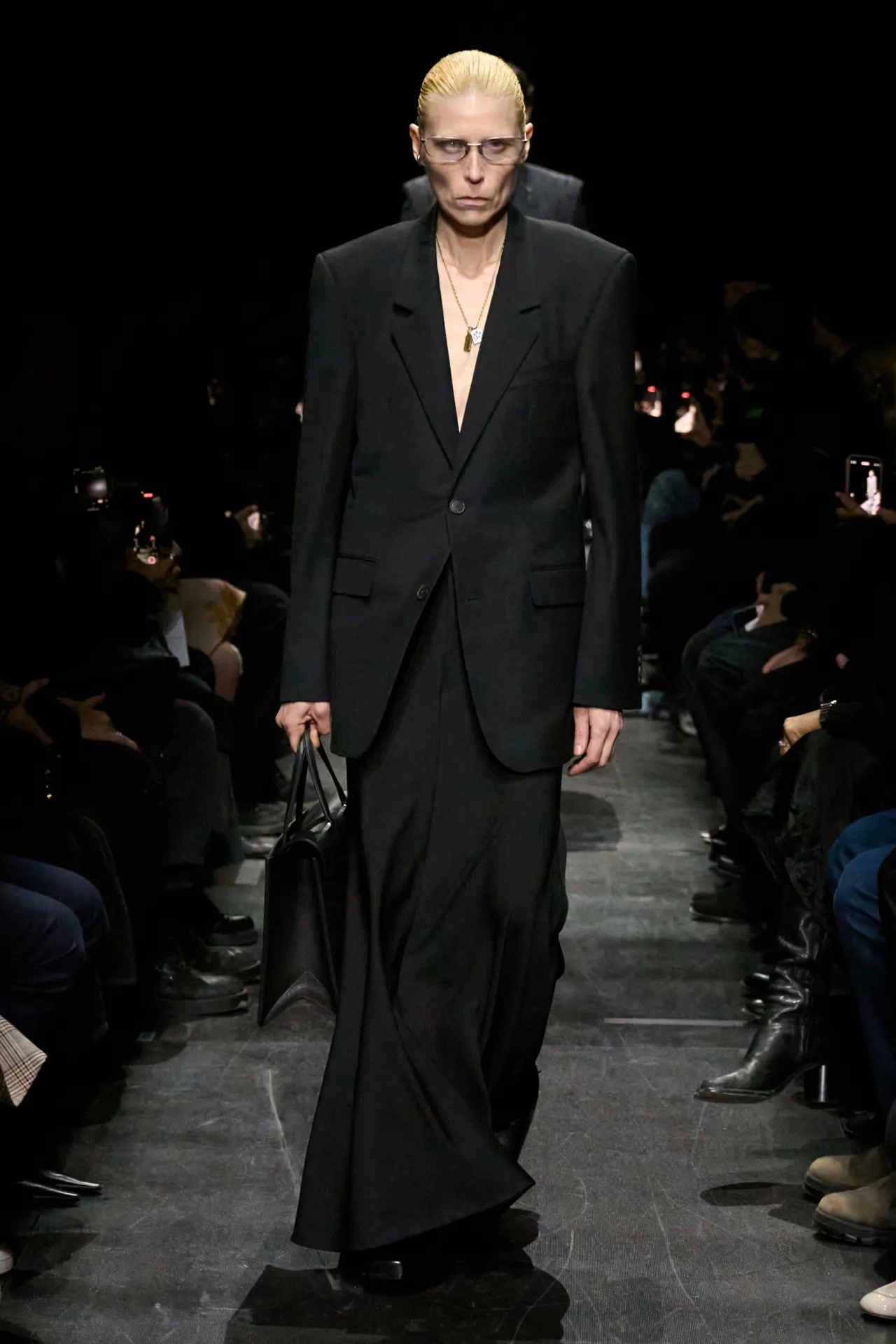 00004-balenciaga-fall-2025-ready-to-wear-credit-gorunway