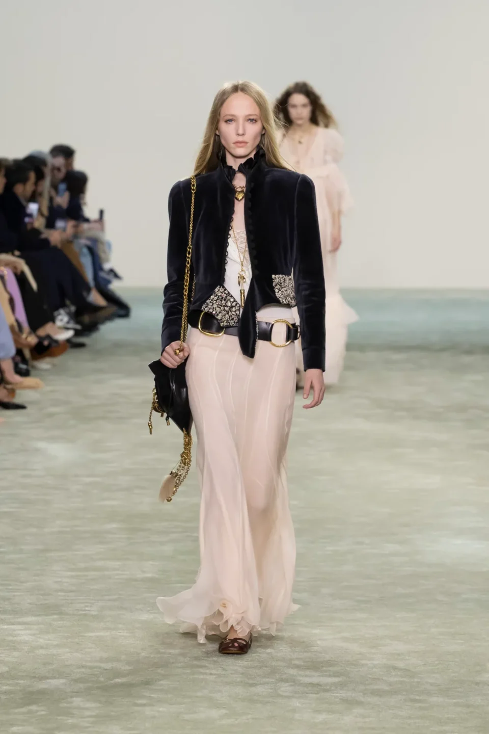 00004-chloe-fall-2025-ready-to-wear-credit-brand