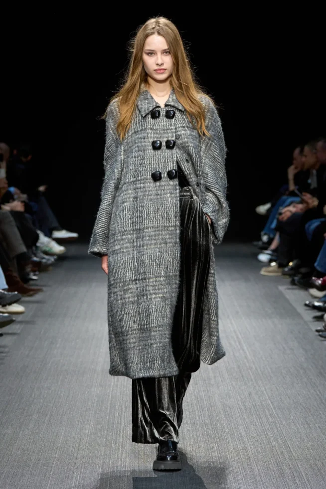 00004-emporio-armani-fall-2025-ready-to-wear-credit-gorunway