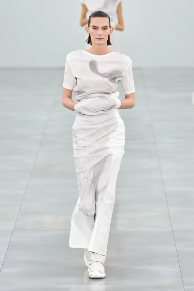 00004-issey-miyake-fall-2025-ready-to-wear-credit-gorunway