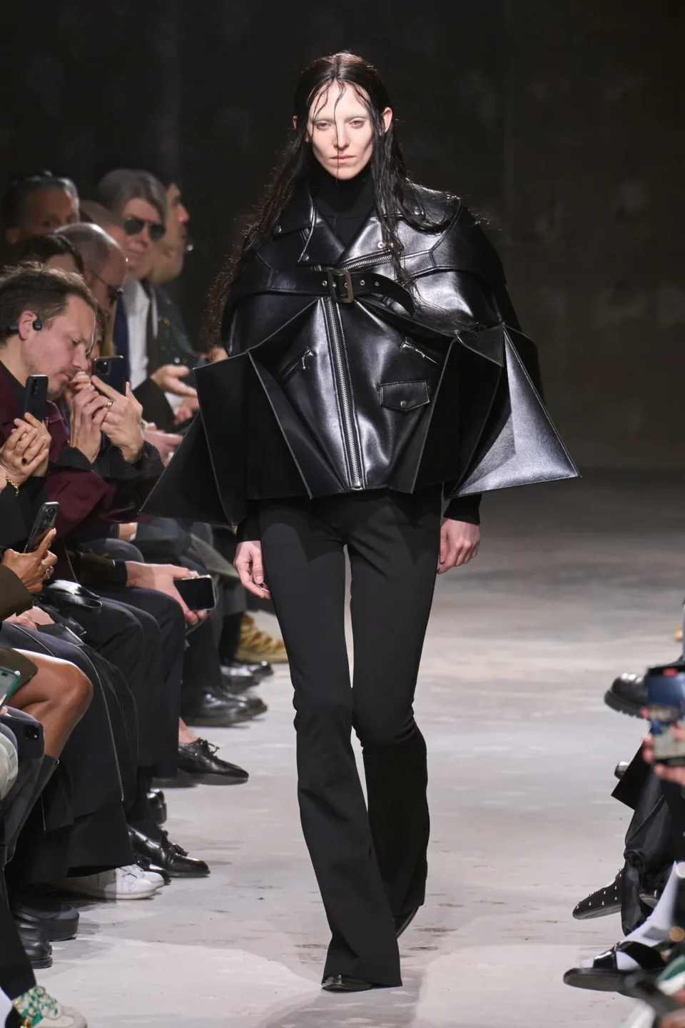 00004-junya-watanabe-fall-2025-ready-to-wear-credit-gorunway