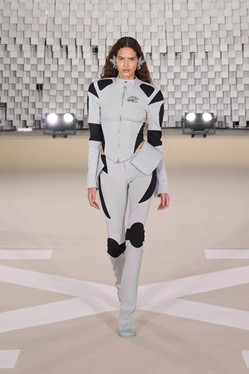 00004-off-white-fall-2025-ready-to-wear-credit-gorunway