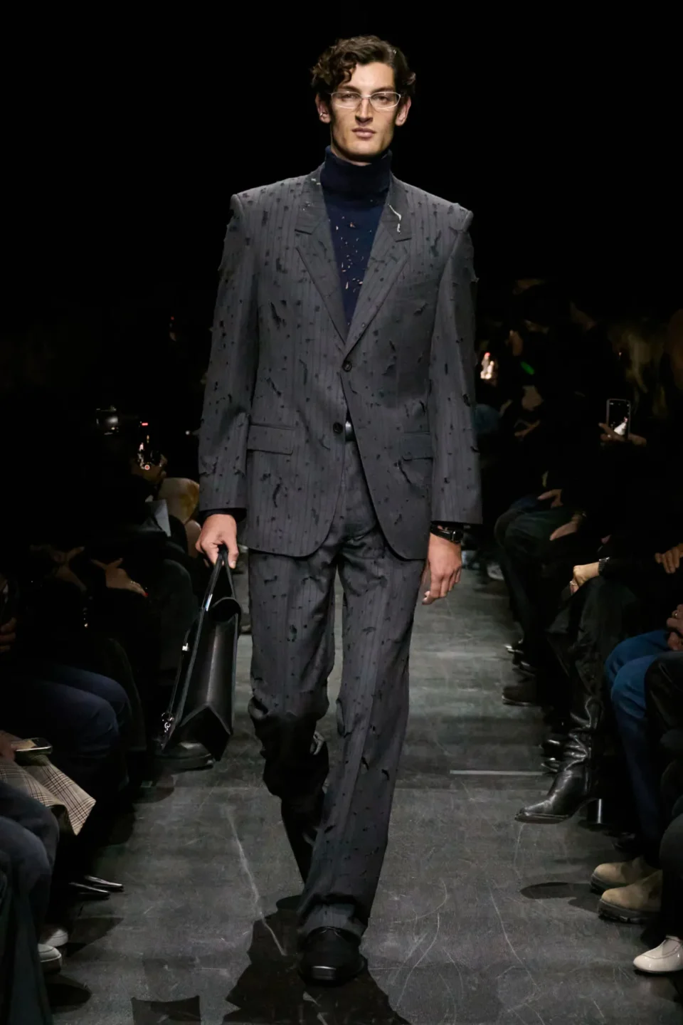 00005-balenciaga-fall-2025-ready-to-wear-credit-gorunway