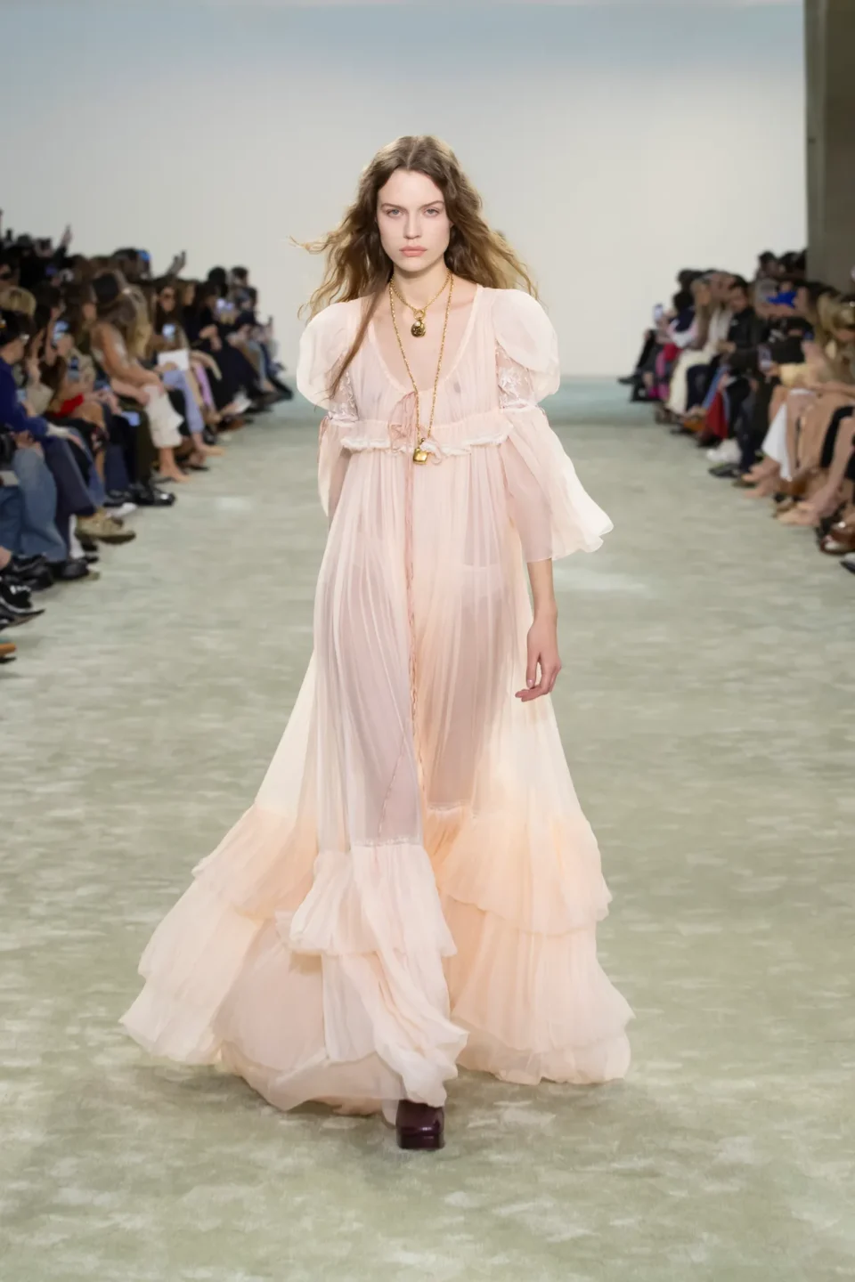 00005-chloe-fall-2025-ready-to-wear-credit-brand