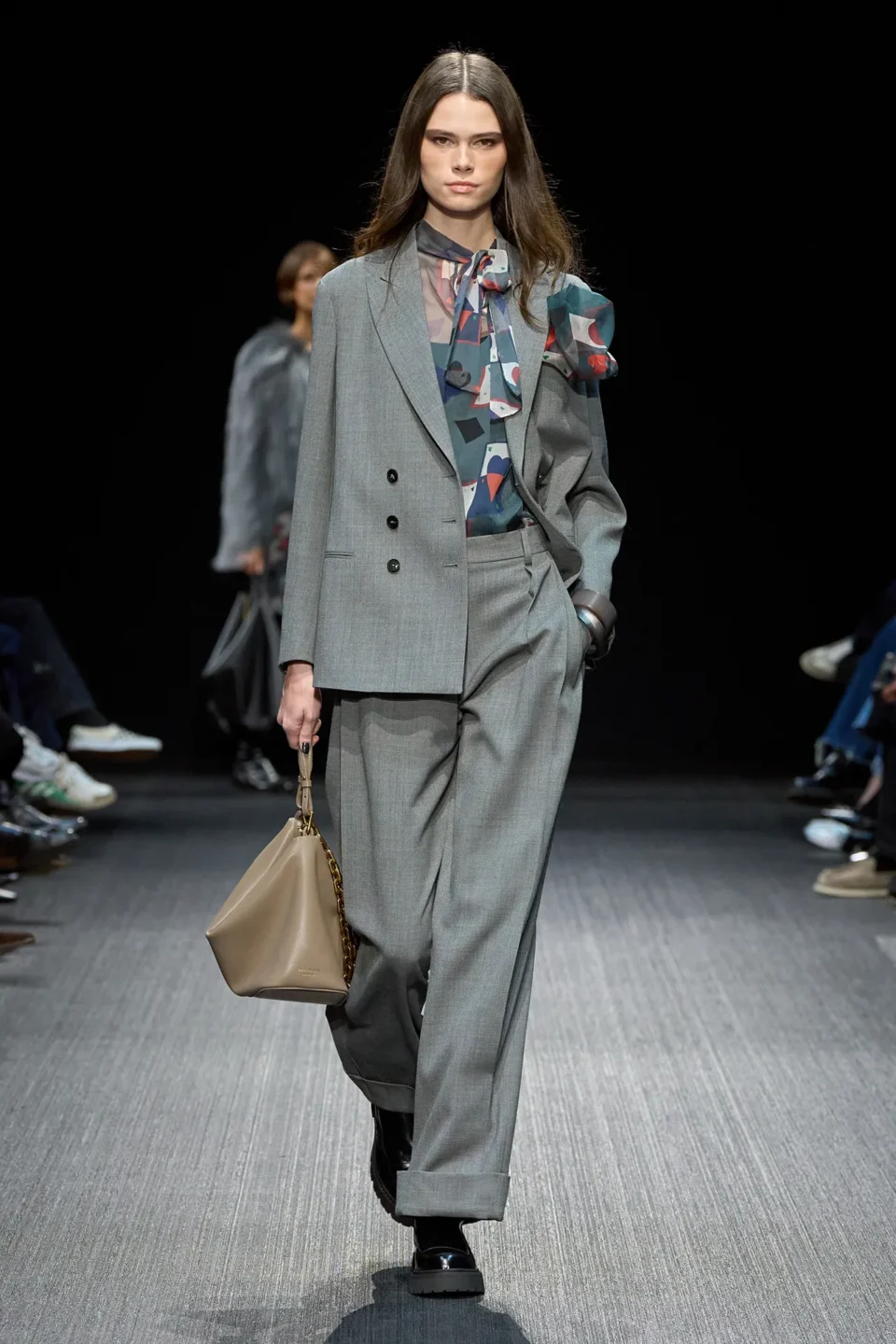 00005-emporio-armani-fall-2025-ready-to-wear-credit-gorunway
