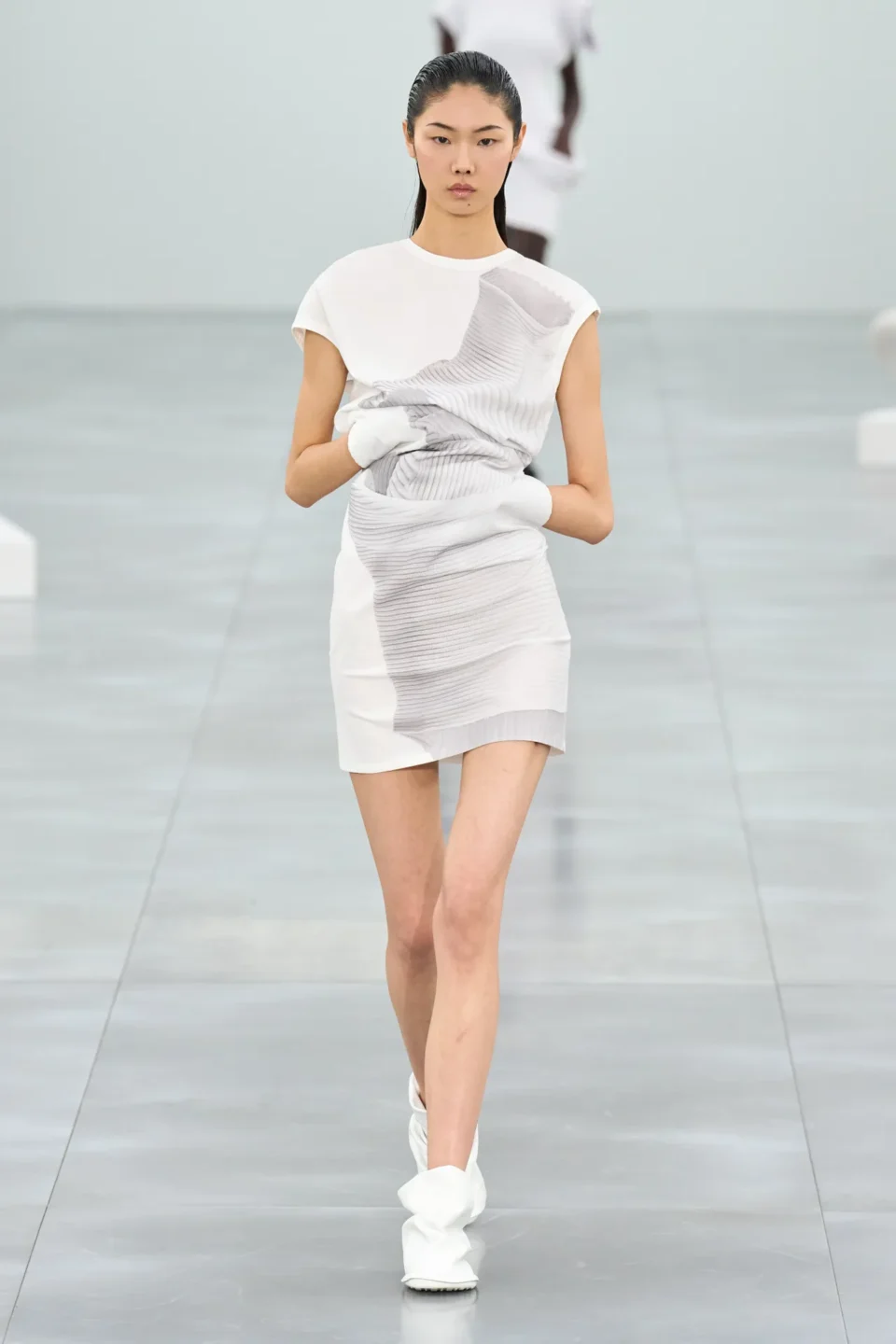 00005-issey-miyake-fall-2025-ready-to-wear-credit-gorunway