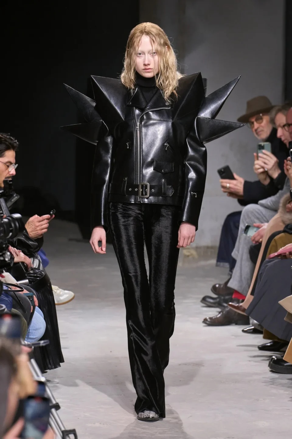 00005-junya-watanabe-fall-2025-ready-to-wear-credit-gorunway