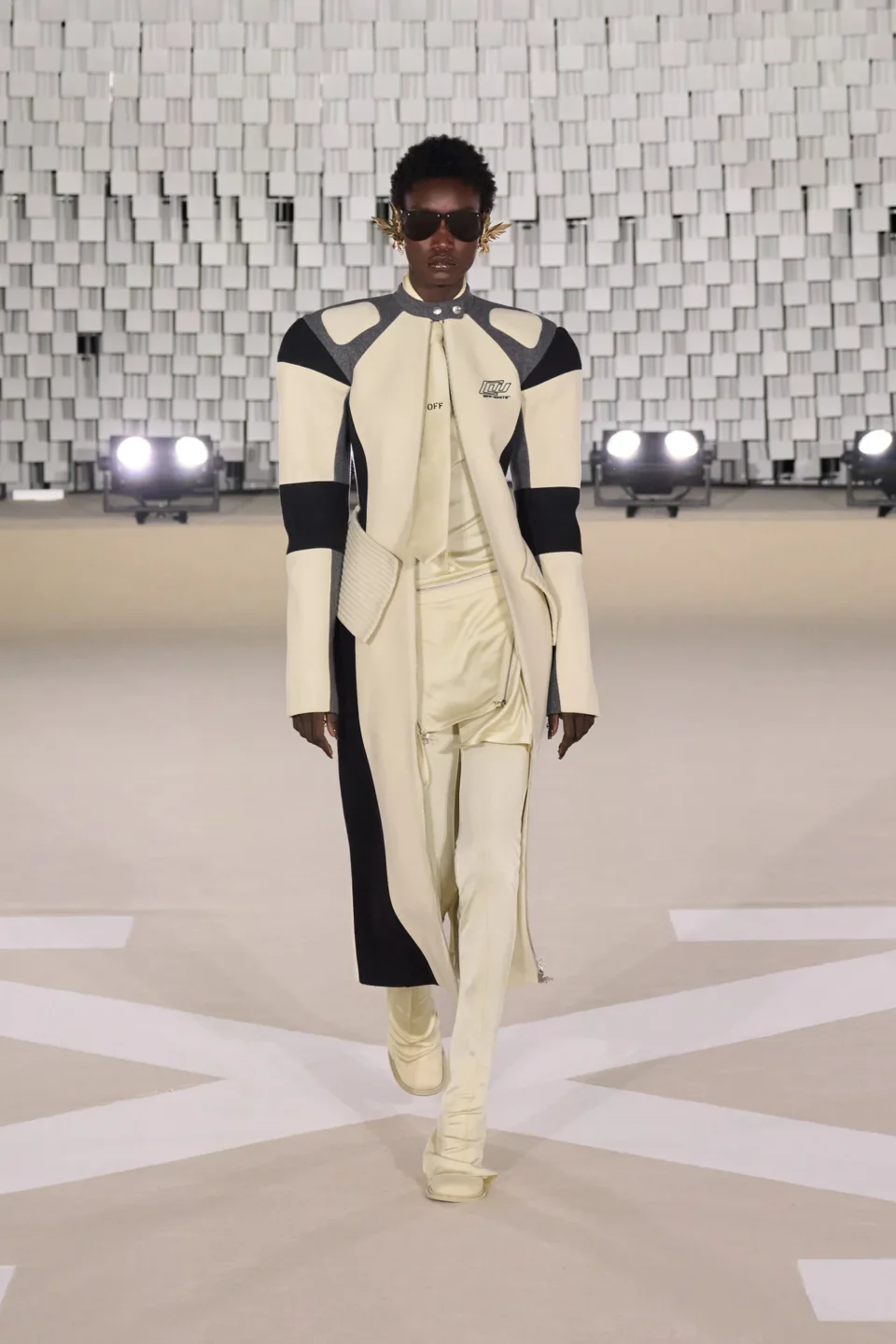 00005-off-white-fall-2025-ready-to-wear-credit-gorunway