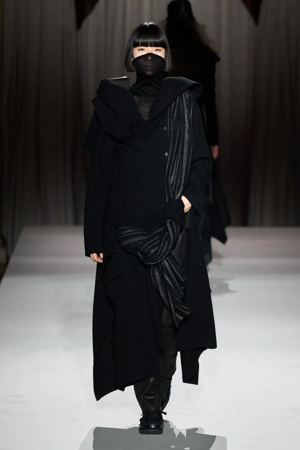 00005-yohji-yamamoto-fall-2025-ready-to-wear-credit-gorunway