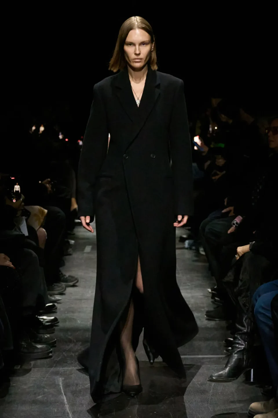 00006-balenciaga-fall-2025-ready-to-wear-credit-gorunway