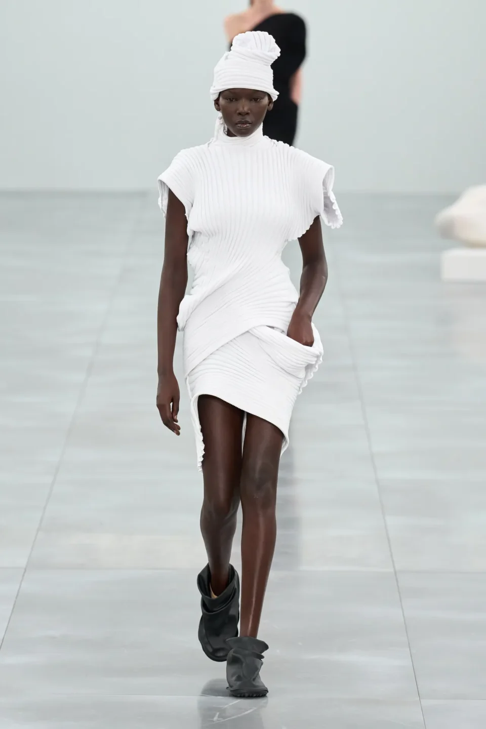 00006-issey-miyake-fall-2025-ready-to-wear-credit-gorunway