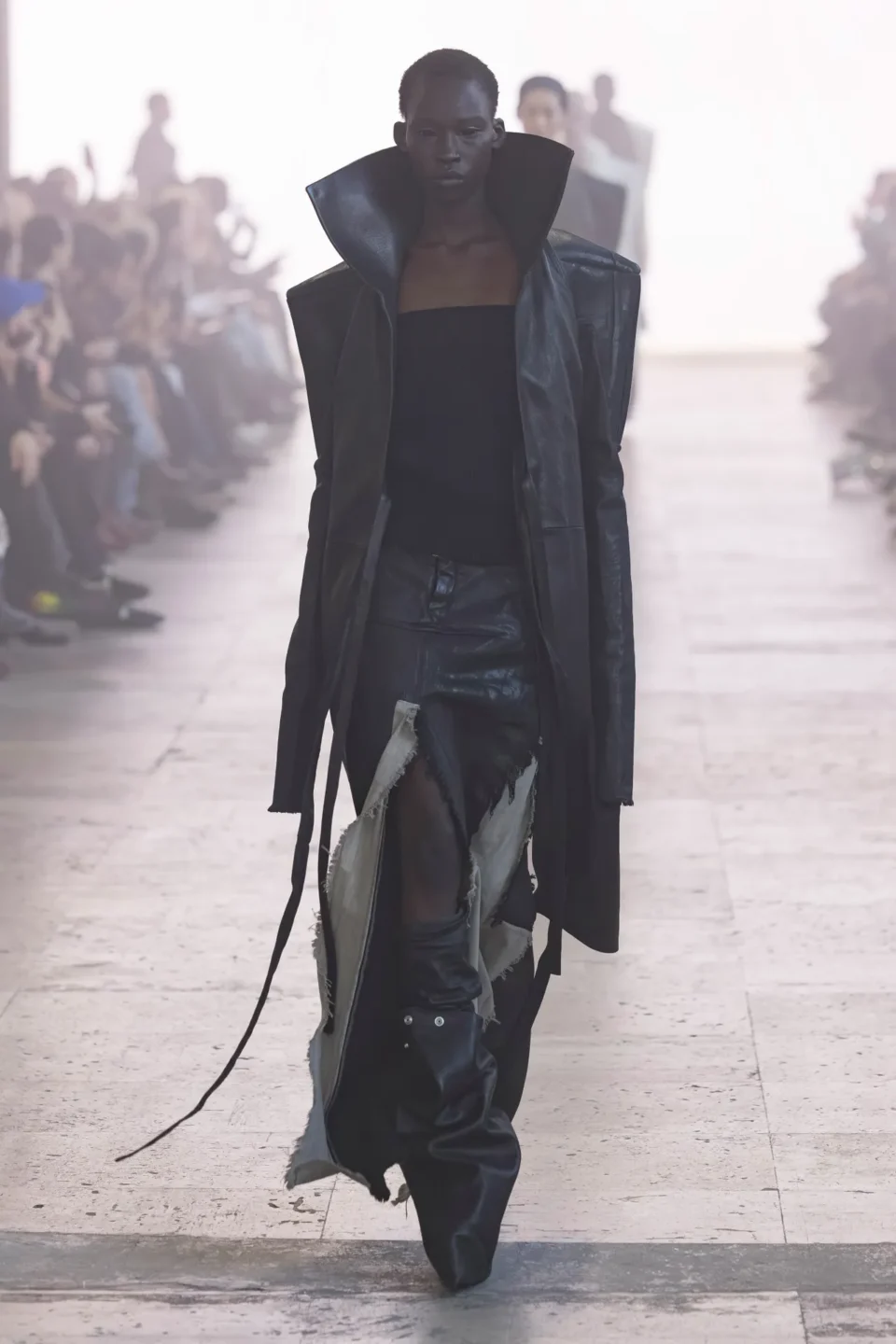 00006-rick-owens-fall-2025-ready-to-wear-credit-brand