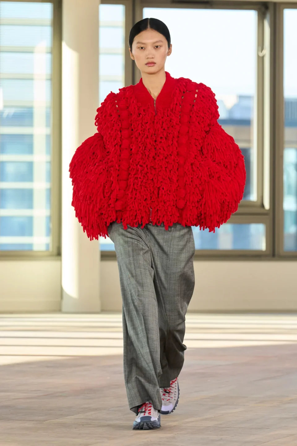 00006-stella-mccartney-fall-2025-ready-to-wear-credit-gorunway