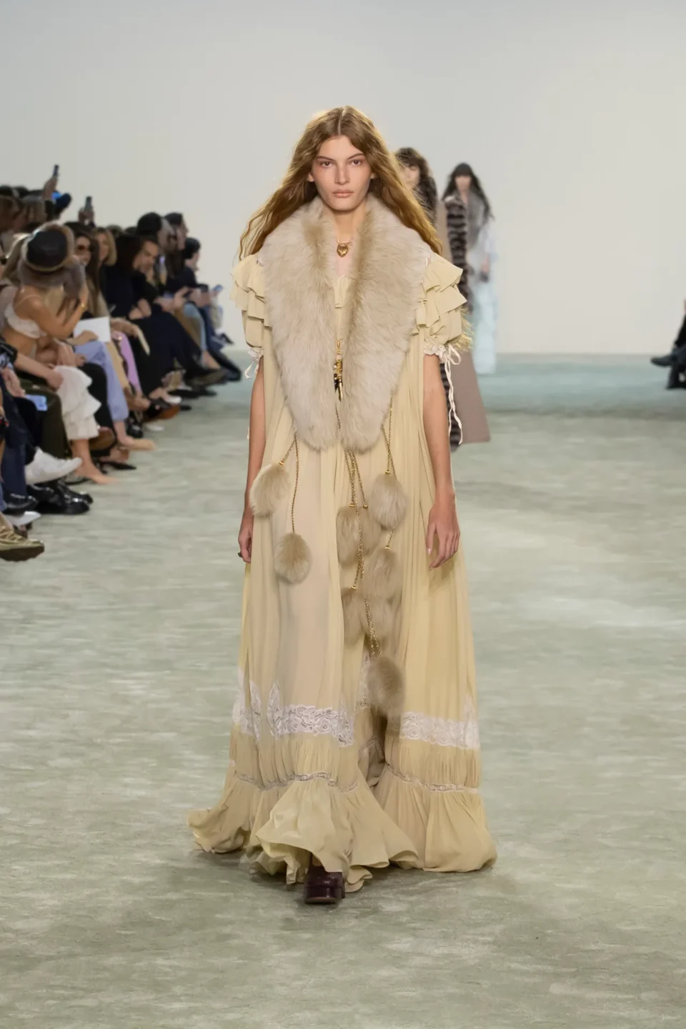 00007-chloe-fall-2025-ready-to-wear-credit-brand