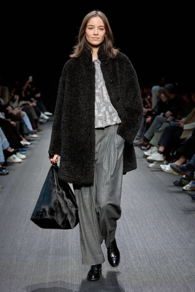 00007-emporio-armani-fall-2025-ready-to-wear-credit-gorunway