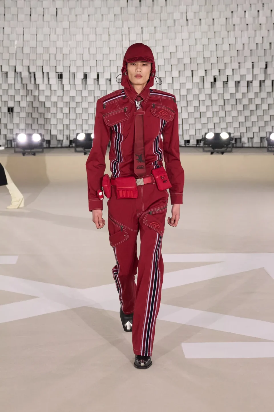 00007-off-white-fall-2025-ready-to-wear-credit-gorunway
