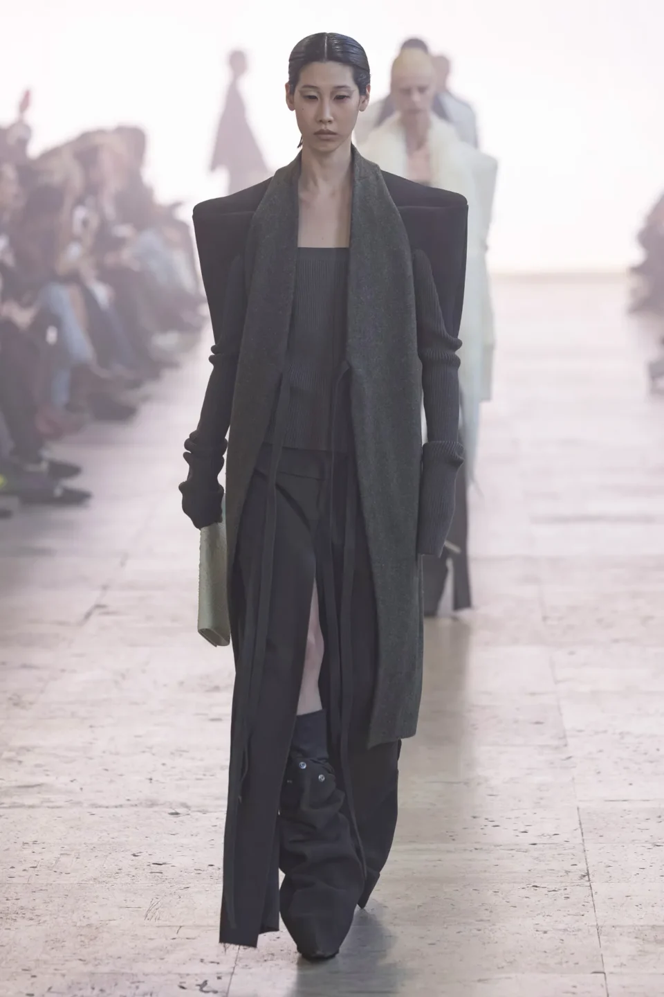 00007-rick-owens-fall-2025-ready-to-wear-credit-brand
