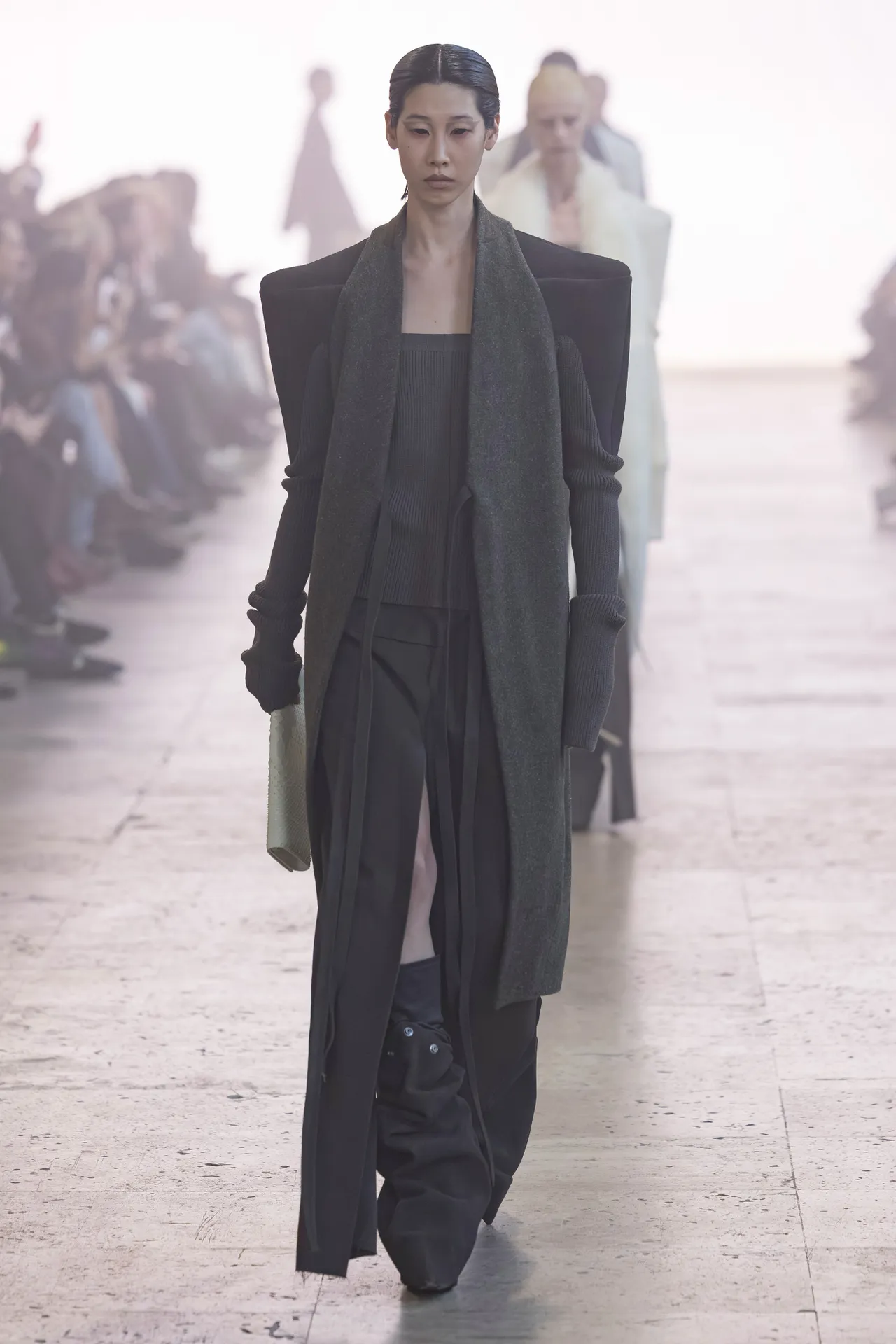 00007-rick-owens-fall-2025-ready-to-wear-credit-brand