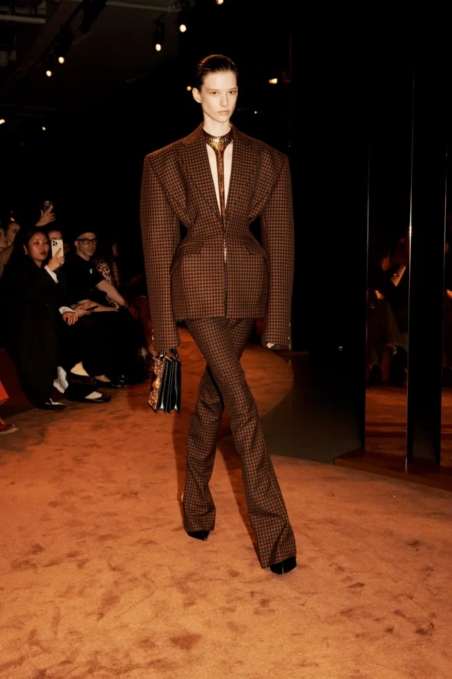 00007-schiaparelli-fall-2025-ready-to-wear-courtesy-of-schiaparelli