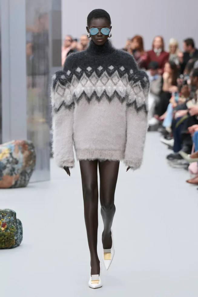 00008-acne-studios-fall-2025-ready-to-wear-credit-gorunway