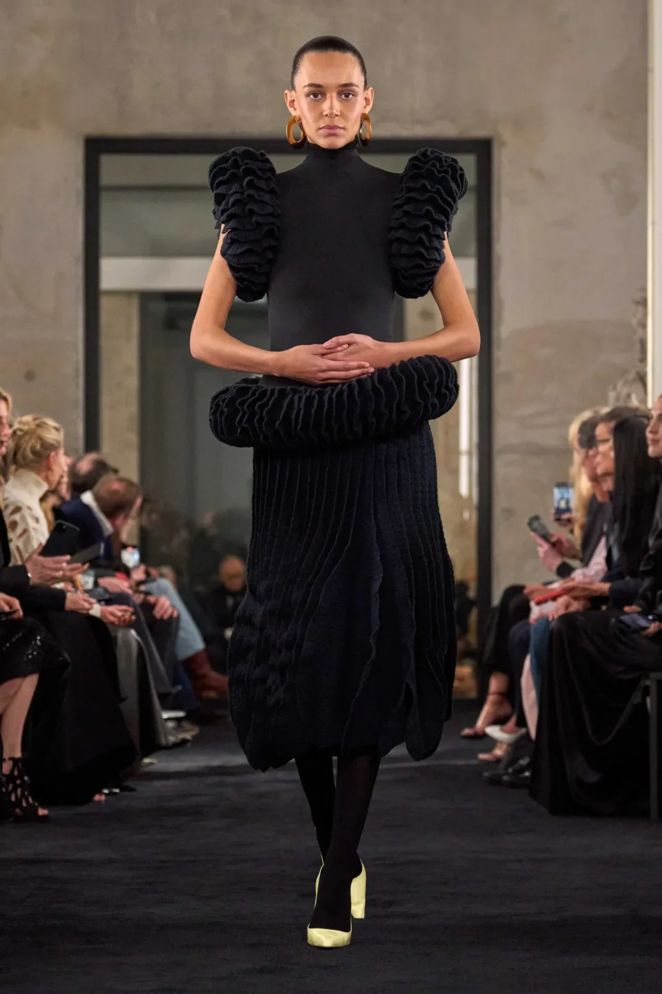 00008-alaia-fall-2025-ready-to-wear-credit-brand