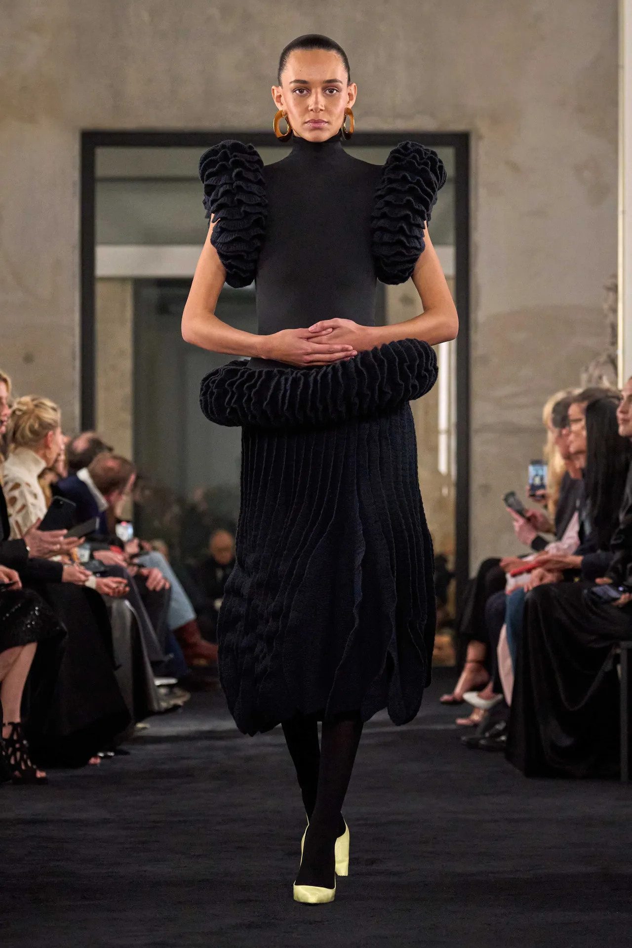 00008-alaia-fall-2025-ready-to-wear-credit-brand