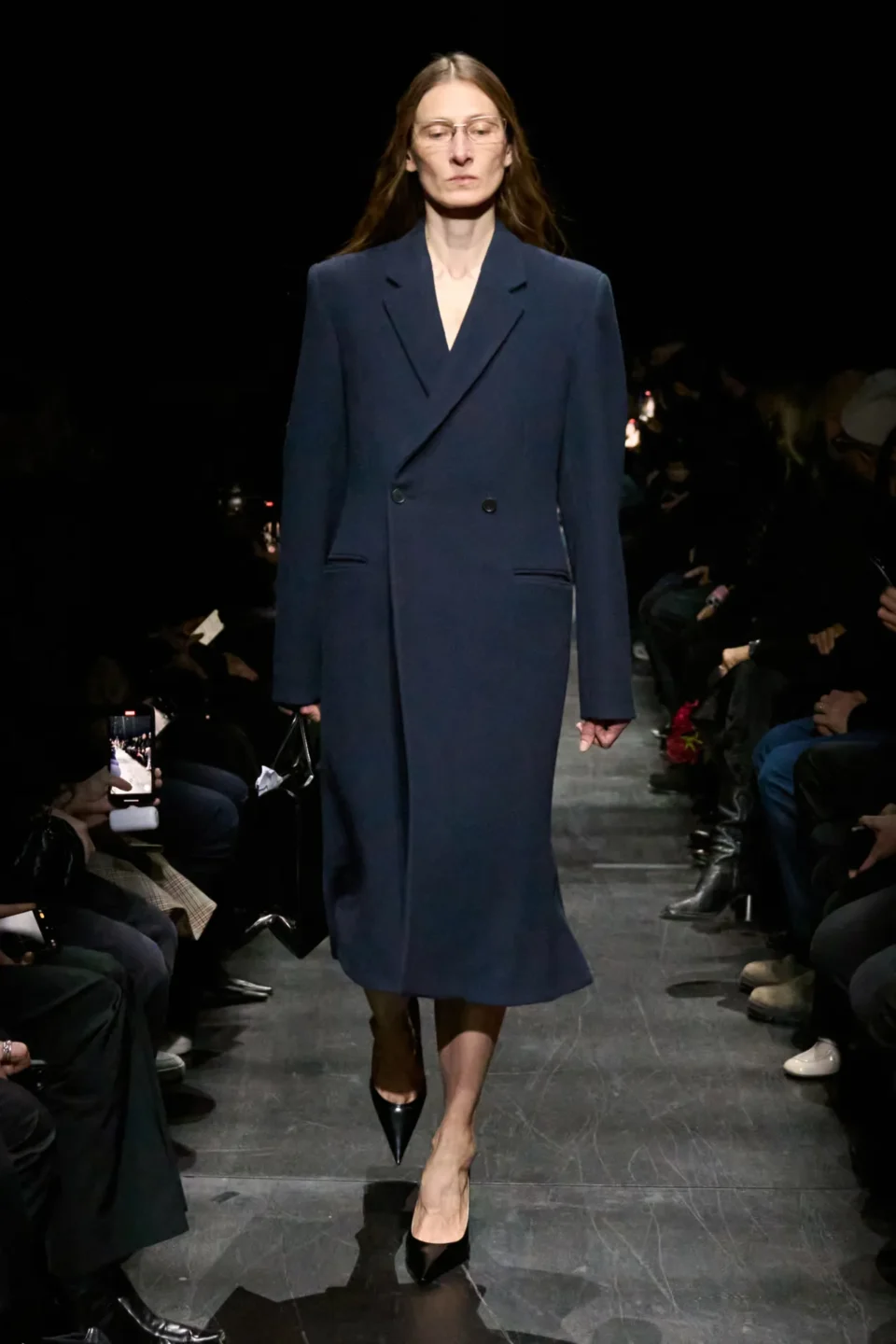 00008-balenciaga-fall-2025-ready-to-wear-credit-gorunway