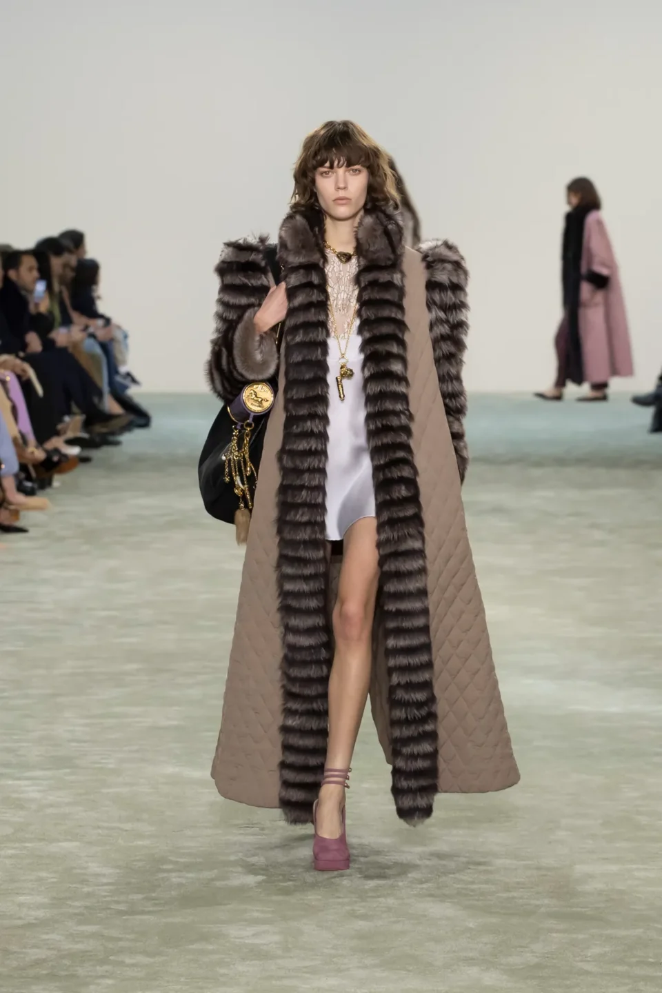 00008-chloe-fall-2025-ready-to-wear-credit-brand