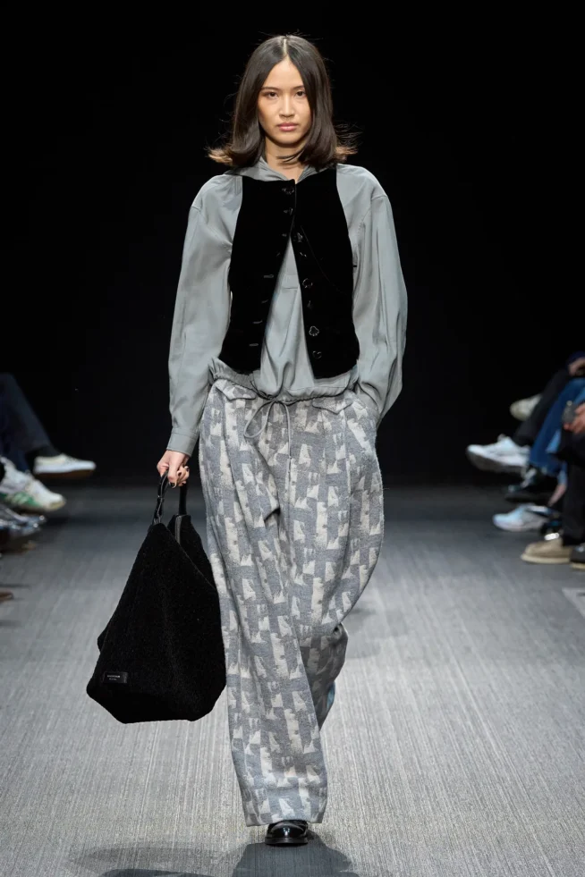 00008-emporio-armani-fall-2025-ready-to-wear-credit-gorunway