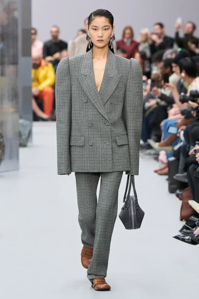 00009-acne-studios-fall-2025-ready-to-wear-credit-gorunway