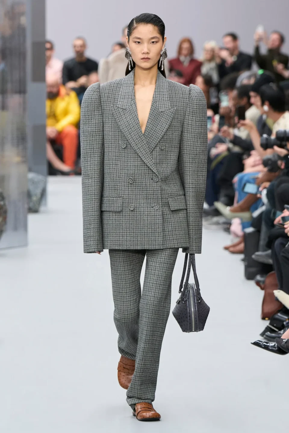00009-acne-studios-fall-2025-ready-to-wear-credit-gorunway