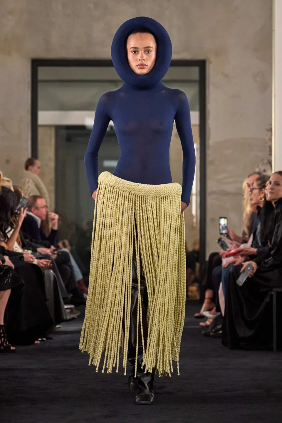 00009-alaia-fall-2025-ready-to-wear-credit-brand