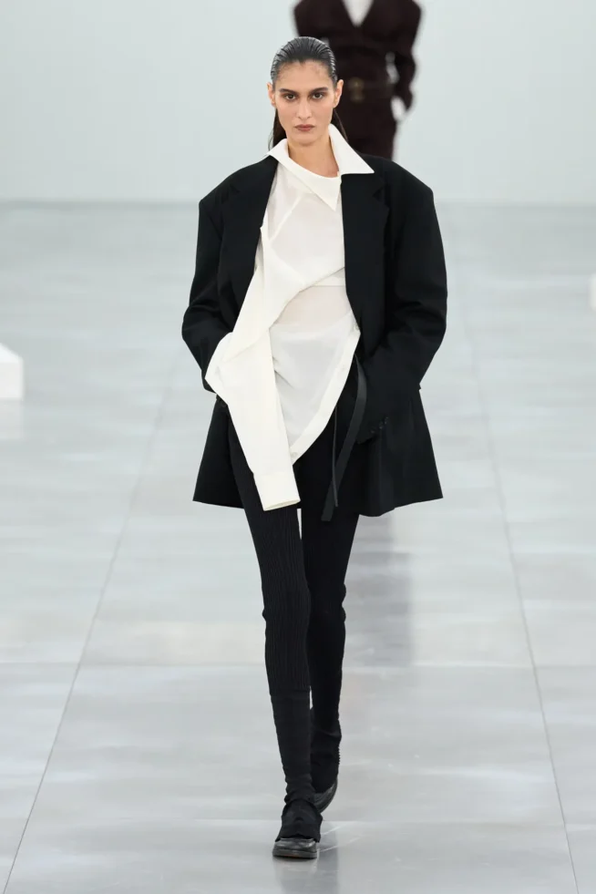 00009-issey-miyake-fall-2025-ready-to-wear-credit-gorunway