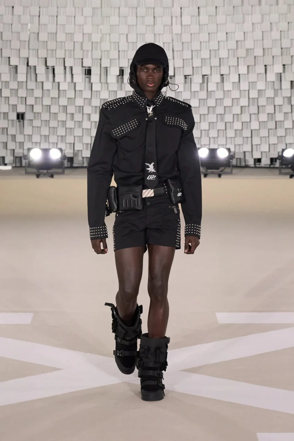 00009-off-white-fall-2025-ready-to-wear-credit-gorunway