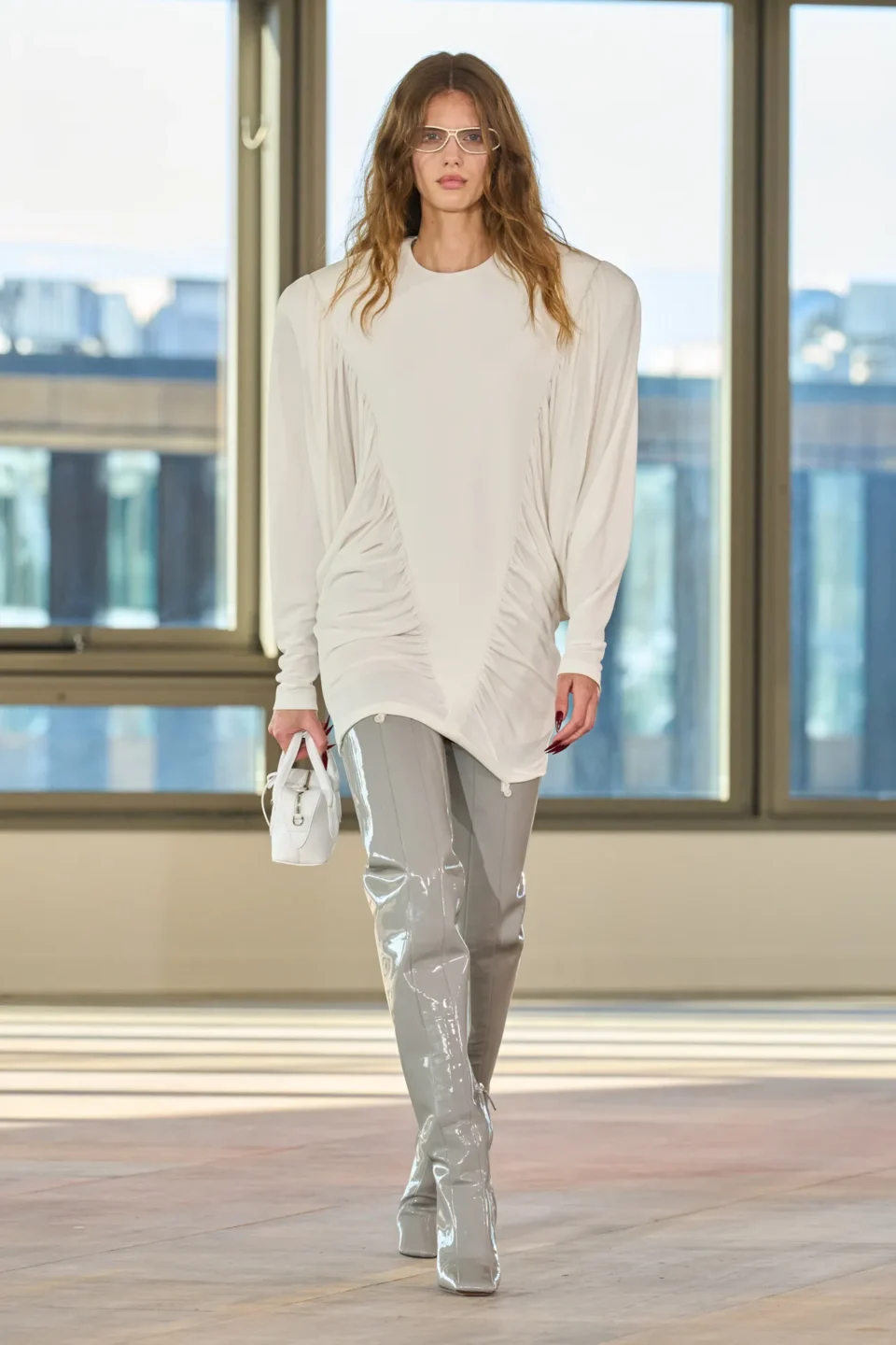 00009-stella-mccartney-fall-2025-ready-to-wear-credit-gorunway