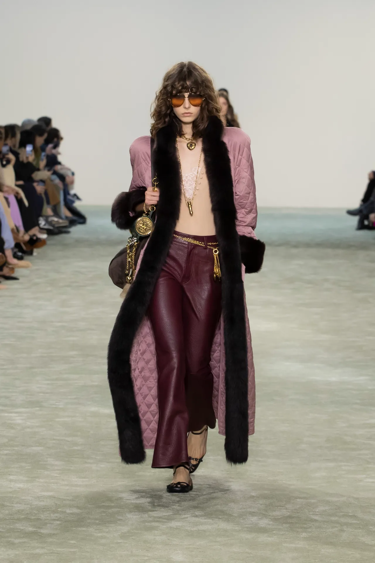 00010-chloe-fall-2025-ready-to-wear-credit-brand