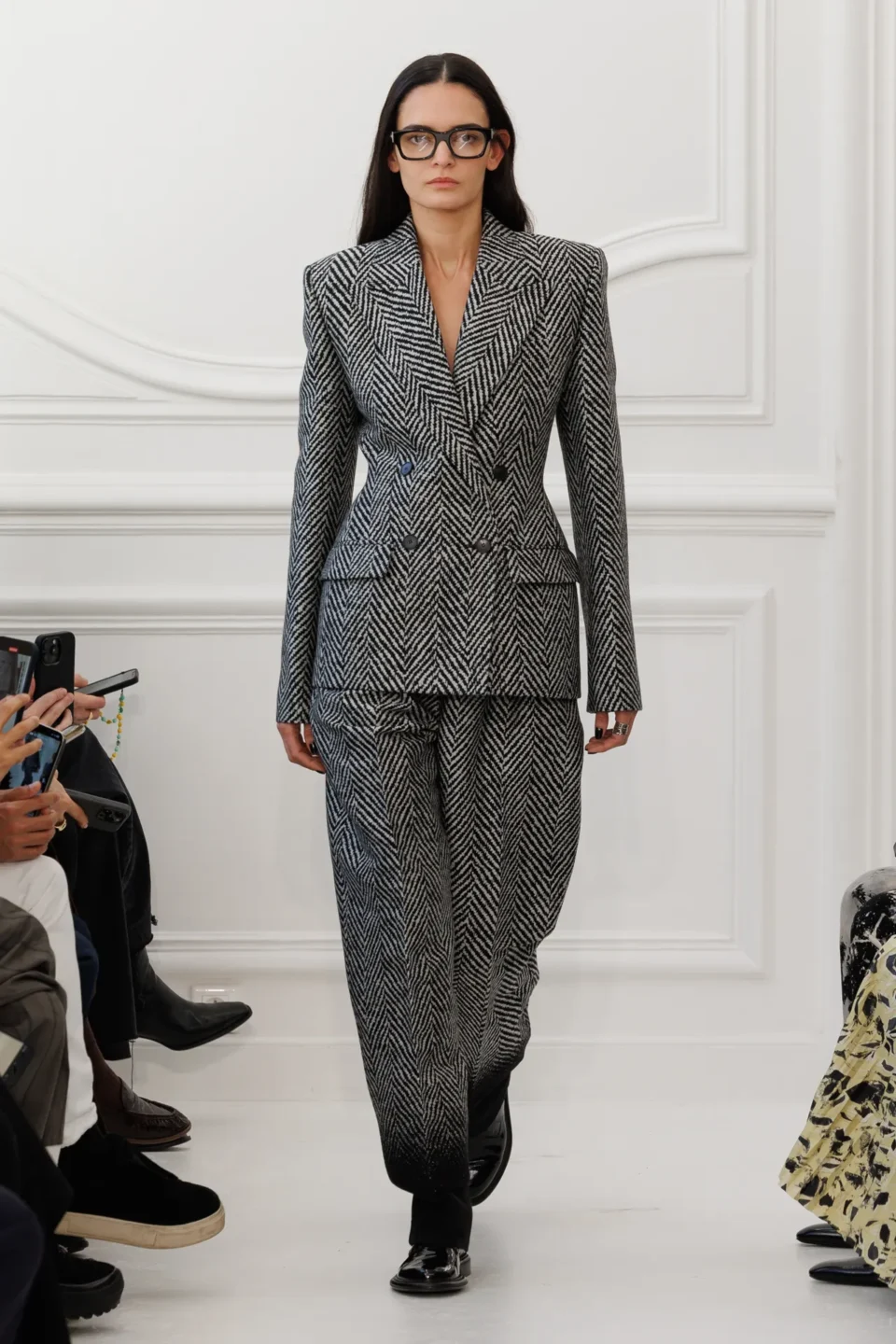 00010-givenchy-fall-2025-ready-to-wear-credit-brand