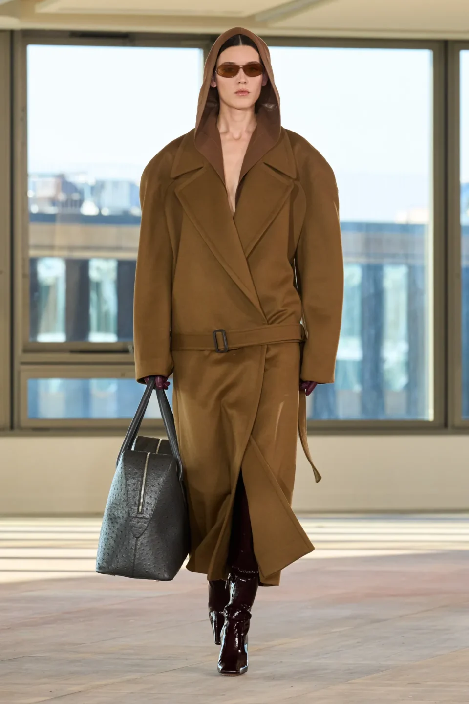 00010-stella-mccartney-fall-2025-ready-to-wear-credit-gorunway