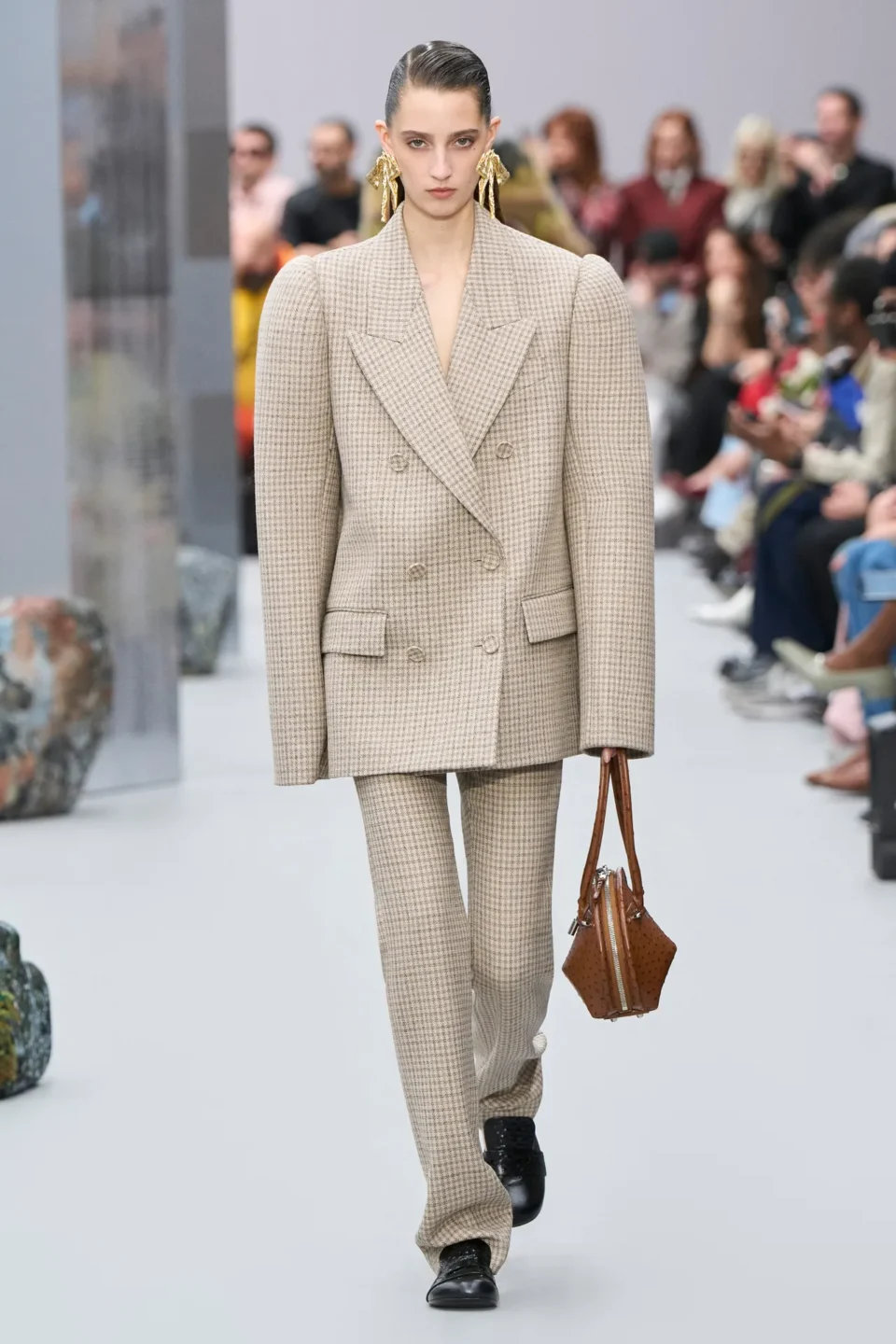 00011-acne-studios-fall-2025-ready-to-wear-credit-gorunway