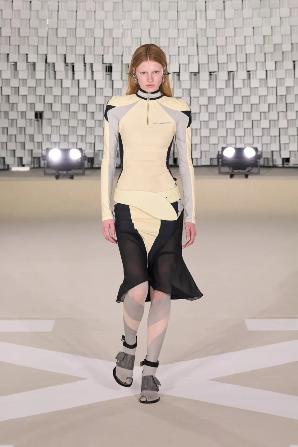 00011-off-white-fall-2025-ready-to-wear-credit-gorunway