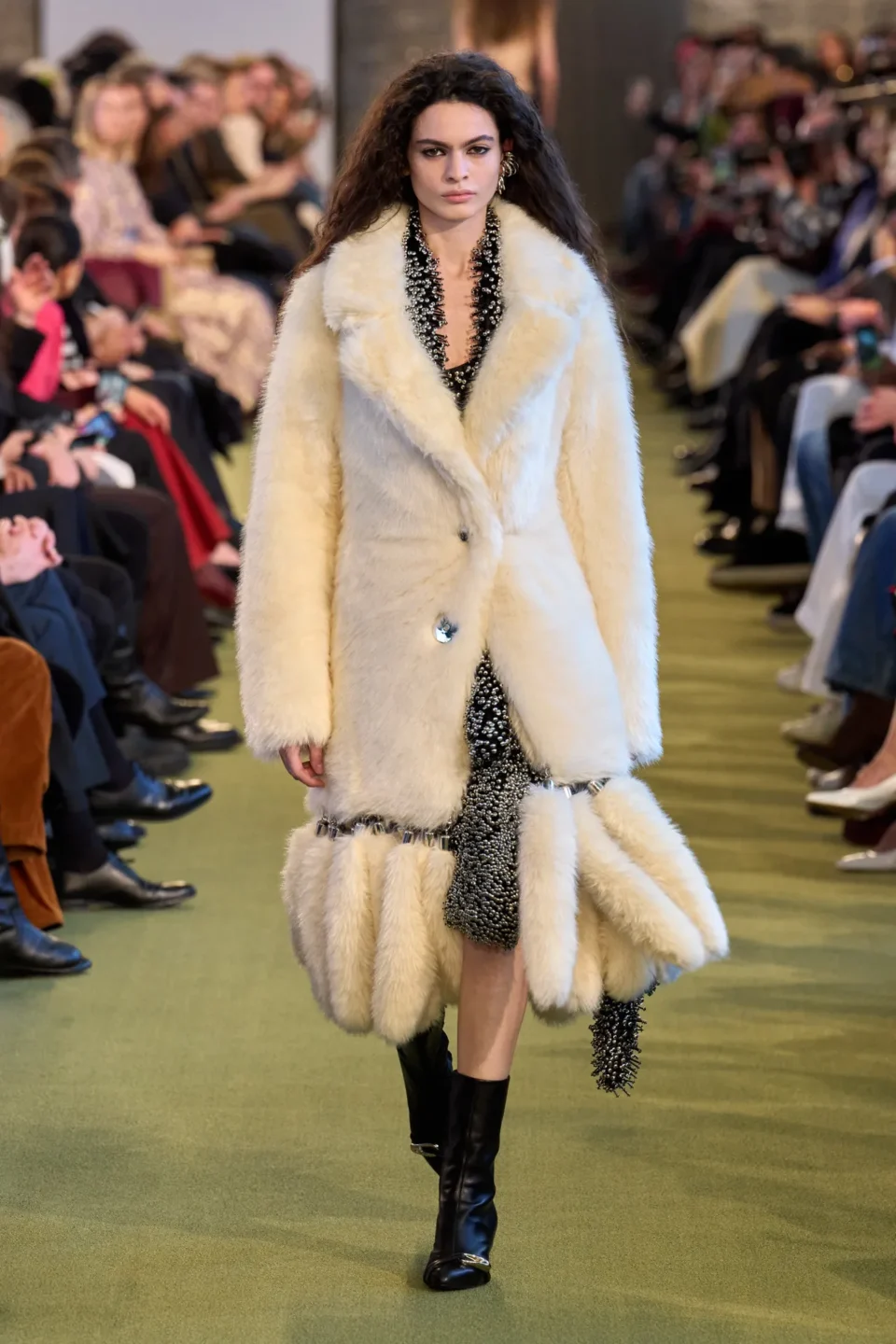 00011-rabanne-fall-2025-ready-to-wear-credit-gorunway