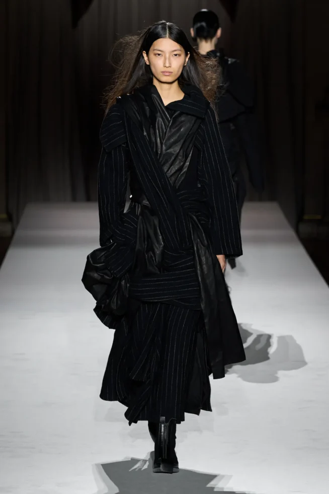 00011-yohji-yamamoto-fall-2025-ready-to-wear-credit-gorunway